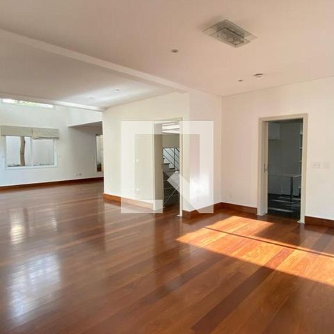 Casa de condomínio à venda com 931m², 4 quartos e 8 vagas