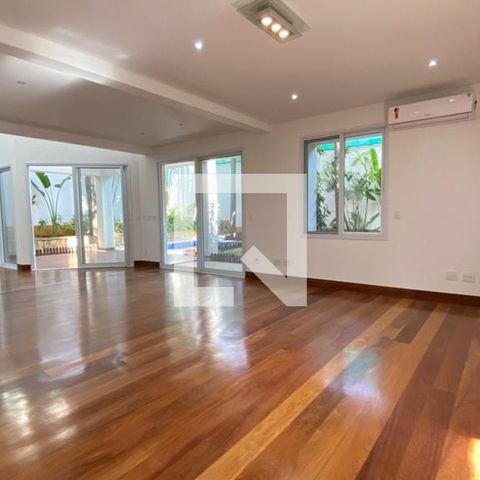 Casa de condomínio à venda com 931m², 4 quartos e 8 vagas
