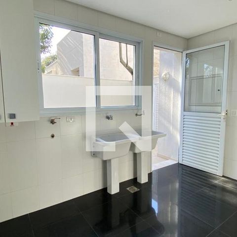 Casa de condomínio à venda com 931m², 4 quartos e 8 vagas