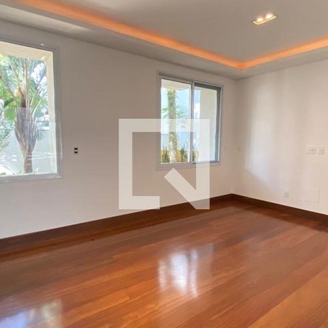 Casa de condomínio à venda com 931m², 4 quartos e 8 vagas