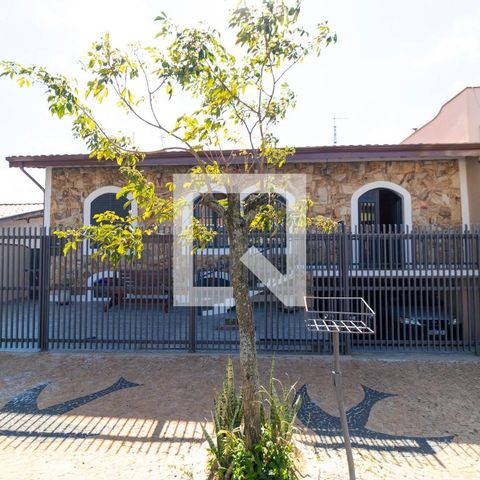 Casa à venda com 179m², 4 quartos e 3 vagasFachada