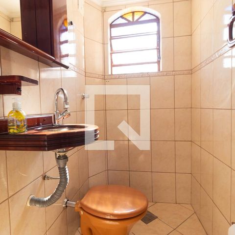 Casa à venda com 179m², 4 quartos e 3 vagasBanheiro da casa 02
