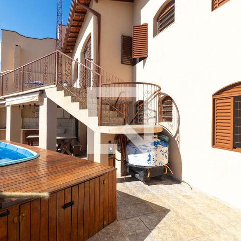 Casa à venda com 179m², 4 quartos e 3 vagasQuintal
