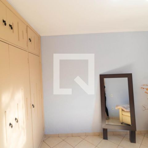 Casa à venda com 179m², 4 quartos e 3 vagasQuarto da casa 02