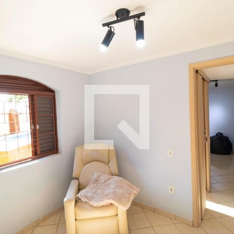Casa à venda com 179m², 4 quartos e 3 vagasQuarto da casa 02