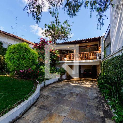 Casa para alugar com 465m², 4 quartos e 5 vagas Casa para alugar com 465m², 4 quartos e 5 vagasFachada