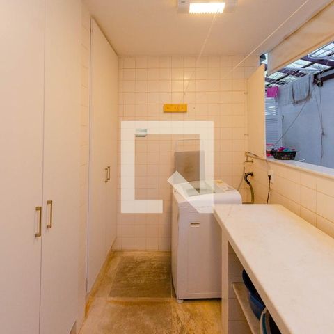 Casa para alugar com 465m², 4 quartos e 5 vagas Casa para alugar com 465m², 4 quartos e 5 vagasÁrea de serviço