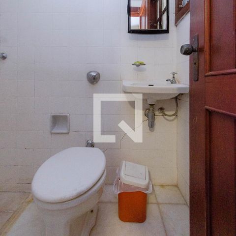 Casa para alugar com 465m², 4 quartos e 5 vagas Casa para alugar com 465m², 4 quartos e 5 vagasBanheiro de serviço