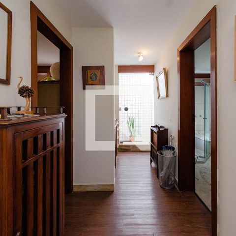 Casa para alugar com 465m², 4 quartos e 5 vagas Casa para alugar com 465m², 4 quartos e 5 vagasCorredor