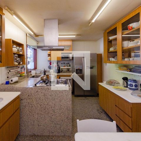 Casa para alugar com 465m², 4 quartos e 5 vagas Casa para alugar com 465m², 4 quartos e 5 vagasCozinha