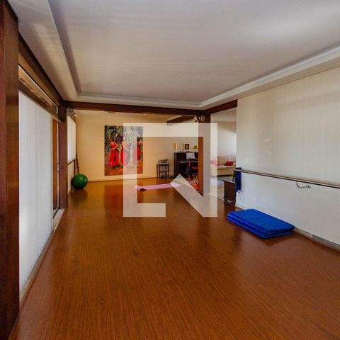 Casa para alugar com 465m², 4 quartos e 5 vagas Casa para alugar com 465m², 4 quartos e 5 vagasSala