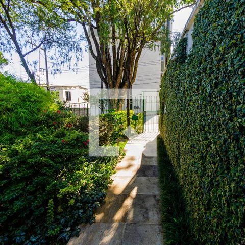 Casa para alugar com 465m², 4 quartos e 5 vagas Casa para alugar com 465m², 4 quartos e 5 vagasJardim