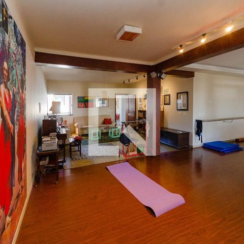 Casa para alugar com 465m², 4 quartos e 5 vagas Casa para alugar com 465m², 4 quartos e 5 vagasSala