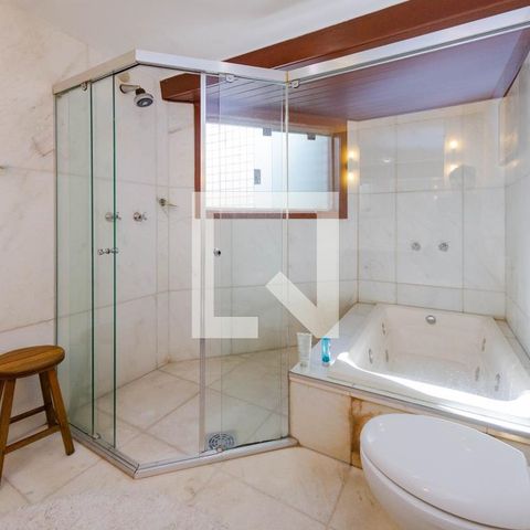 Casa para alugar com 465m², 4 quartos e 5 vagas Casa para alugar com 465m², 4 quartos e 5 vagasBanheiro 2