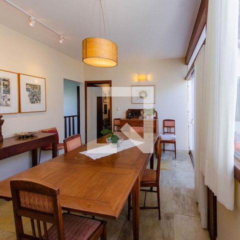 Casa para alugar com 465m², 4 quartos e 5 vagas Casa para alugar com 465m², 4 quartos e 5 vagasSala de jantar
