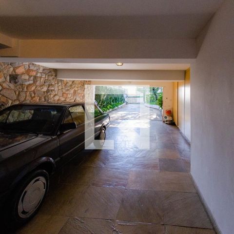 Casa para alugar com 465m², 4 quartos e 5 vagas Casa para alugar com 465m², 4 quartos e 5 vagasGaragem