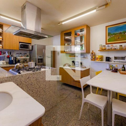 Casa para alugar com 465m², 4 quartos e 5 vagas Casa para alugar com 465m², 4 quartos e 5 vagasCozinha