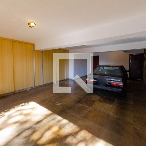 Casa para alugar com 465m², 4 quartos e 5 vagas Casa para alugar com 465m², 4 quartos e 5 vagasGaragem