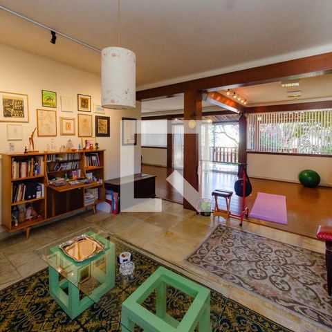 Casa para alugar com 465m², 4 quartos e 5 vagas Casa para alugar com 465m², 4 quartos e 5 vagasSala
