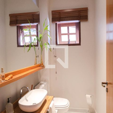 Casa à venda com 195m², 3 quartos e 3 vagas Casa à venda com 195m², 3 quartos e 3 vagasLavabo