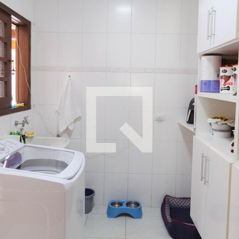 Casa à venda com 195m², 3 quartos e 3 vagas Casa à venda com 195m², 3 quartos e 3 vagasÁrea de Serviço