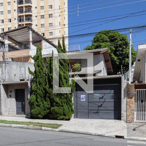Casa à venda com 195m², 3 quartos e 3 vagas Casa à venda com 195m², 3 quartos e 3 vagasFachada Casa