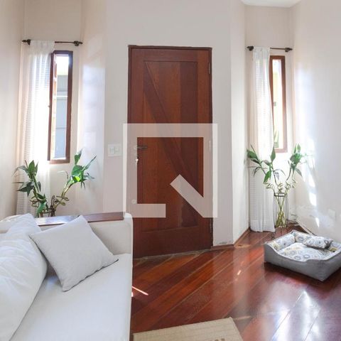 Casa à venda com 195m², 3 quartos e 3 vagas Casa à venda com 195m², 3 quartos e 3 vagasSala
