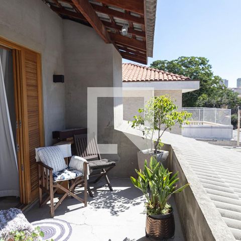 Casa à venda com 195m², 3 quartos e 3 vagas Casa à venda com 195m², 3 quartos e 3 vagasSuíte 3 - Varanda