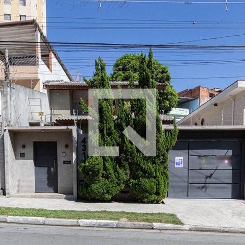 Casa à venda com 195m², 3 quartos e 3 vagas Casa à venda com 195m², 3 quartos e 3 vagasFachada Casa