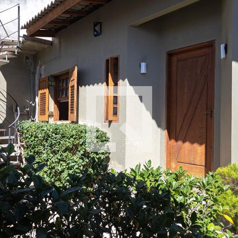 Casa à venda com 195m², 3 quartos e 3 vagas Casa à venda com 195m², 3 quartos e 3 vagasFachada Casa