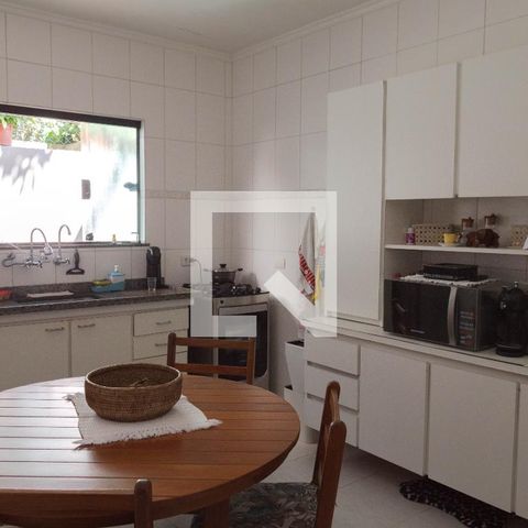 Casa à venda com 195m², 3 quartos e 3 vagas Casa à venda com 195m², 3 quartos e 3 vagasCozinha
