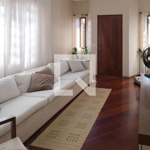 Casa à venda com 195m², 3 quartos e 3 vagas Casa à venda com 195m², 3 quartos e 3 vagasSala