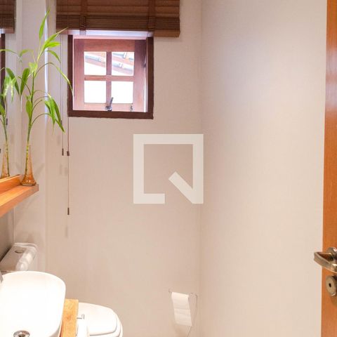 Casa à venda com 195m², 3 quartos e 3 vagas Casa à venda com 195m², 3 quartos e 3 vagasLavabo
