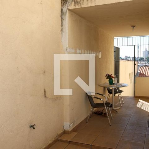Casa para alugar com 250m², 2 quartos e 1 vagaQuintal
