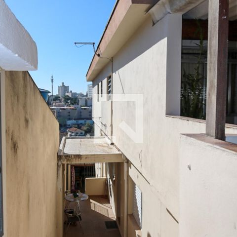 Casa para alugar com 250m², 2 quartos e 1 vagaQuintal