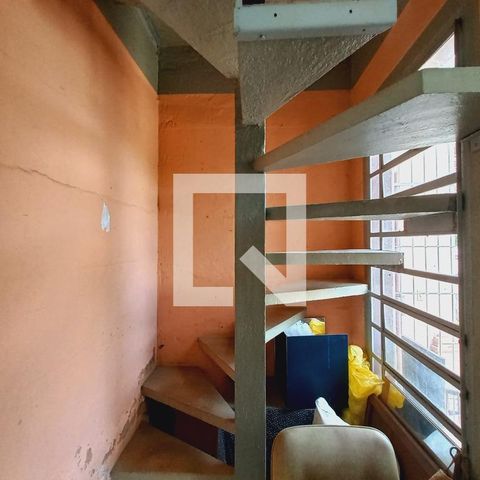 Casa à venda com 75m², 2 quartos e 1 vagaEscada