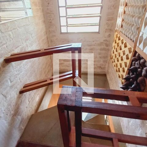Casa à venda com 75m², 2 quartos e 1 vagaEscada