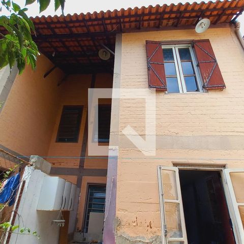 Casa à venda com 75m², 2 quartos e 1 vagaFachada Fundos