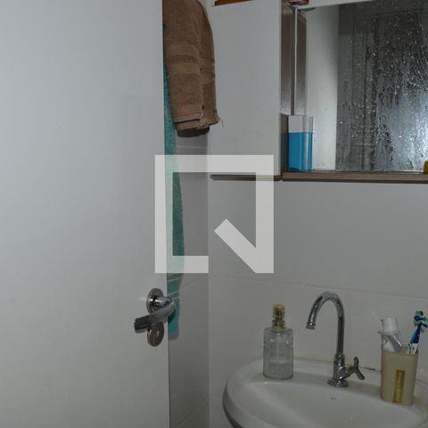 Apartamento à venda com 42m², 2 quartos e sem vagaBanheiro