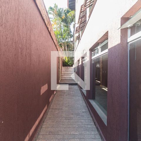 Casa para alugar com 551m², 15 quartos e 4 vagasCorredor Lateral