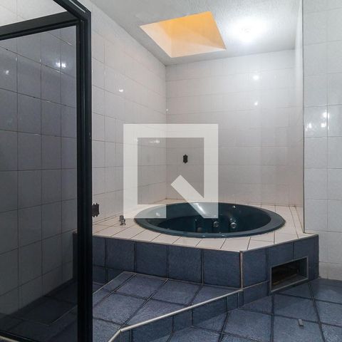Casa para alugar com 551m², 15 quartos e 4 vagasBanheiro
