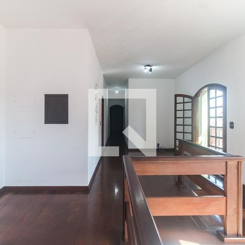 Casa para alugar com 551m², 15 quartos e 4 vagasHall