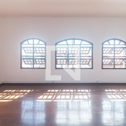 Casa para alugar com 551m², 15 quartos e 4 vagasSala