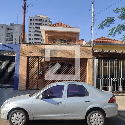 Casa à venda com 214m², 3 quartos e 2 vagas Casa à venda com 214m², 3 quartos e 2 vagasFachada casa