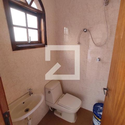 Casa à venda com 214m², 3 quartos e 2 vagas Casa à venda com 214m², 3 quartos e 2 vagasBanheiro de Serviço