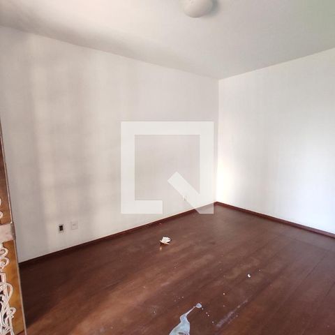 Casa à venda com 214m², 3 quartos e 2 vagas Casa à venda com 214m², 3 quartos e 2 vagasSuíte