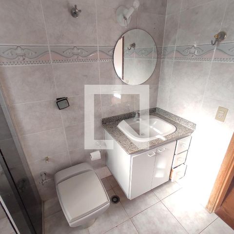 Casa à venda com 214m², 3 quartos e 2 vagas Casa à venda com 214m², 3 quartos e 2 vagasBanheiro