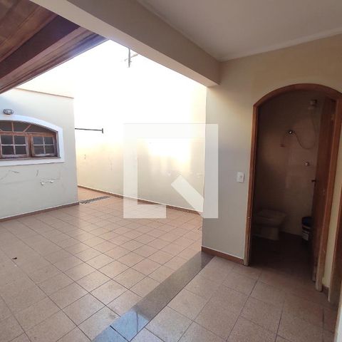 Casa à venda com 214m², 3 quartos e 2 vagas Casa à venda com 214m², 3 quartos e 2 vagasQuintal
