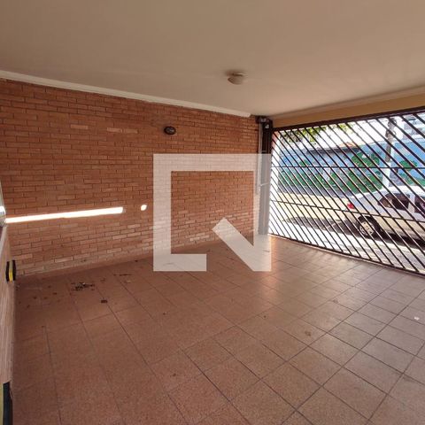 Casa à venda com 214m², 3 quartos e 2 vagas Casa à venda com 214m², 3 quartos e 2 vagasGaragem