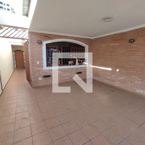 Casa à venda com 214m², 3 quartos e 2 vagas Casa à venda com 214m², 3 quartos e 2 vagasGaragem